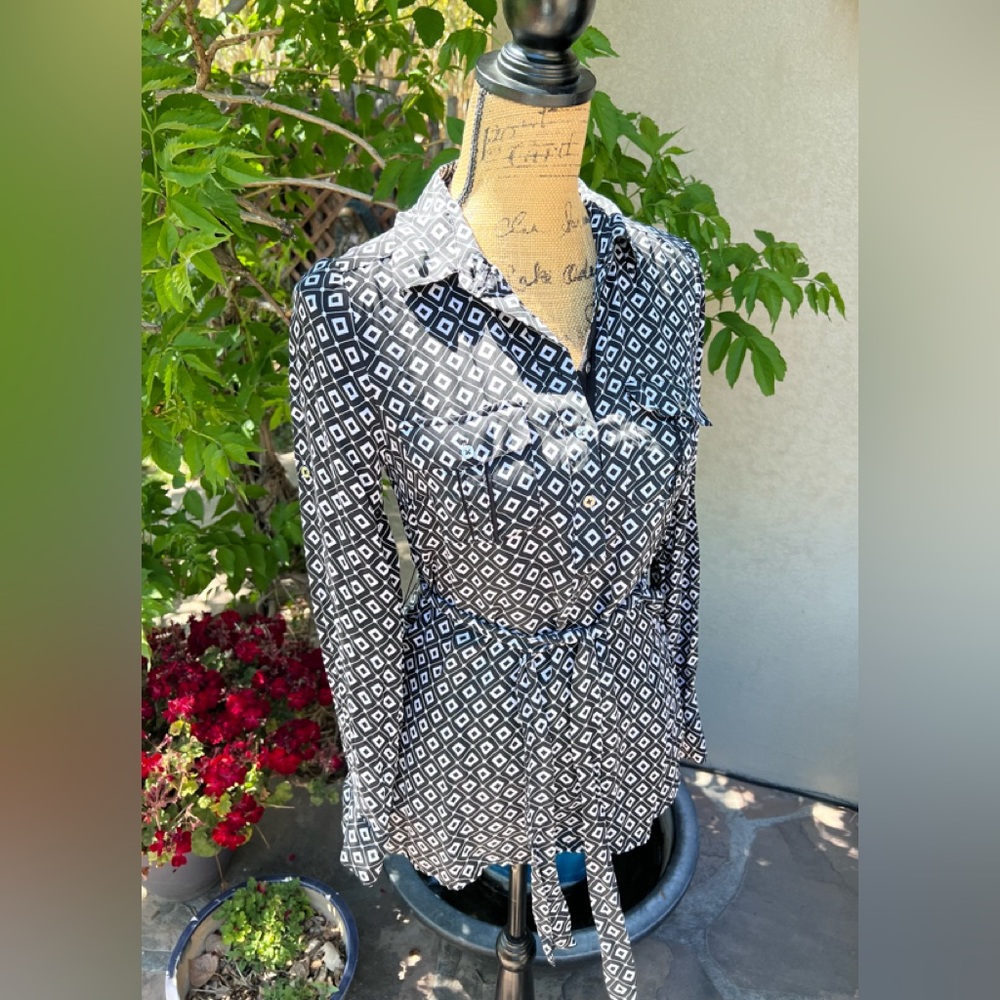White House Black Market Silk Geometric Belted Tunic Blouse